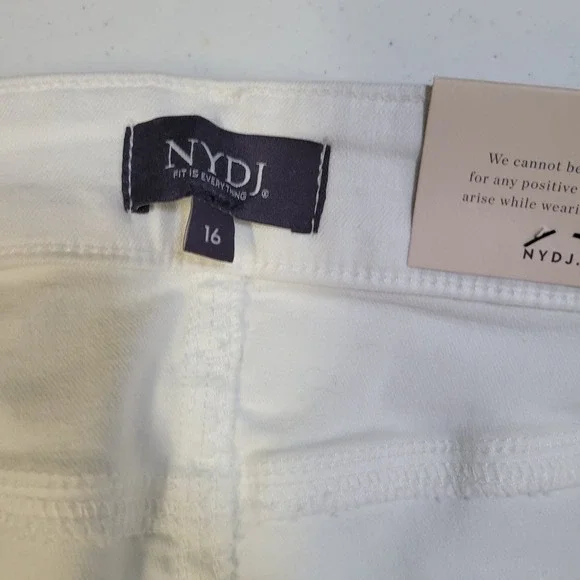 NYDJ Briella White Denim Shorts Lift Tuck Technology Bermuda Size 16 Tags New - Picture 3 of 10